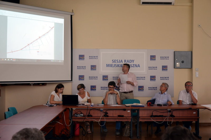 Burzliwe konsultacje w sprawie przebudowy ul. Szybowników  (zdjęcia)