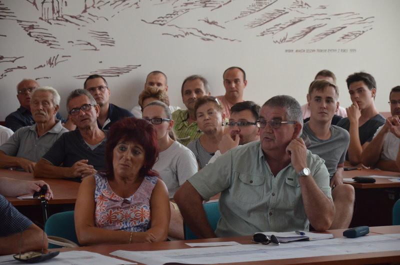 Burzliwe konsultacje w sprawie przebudowy ul. Szybowników  (zdjęcia)