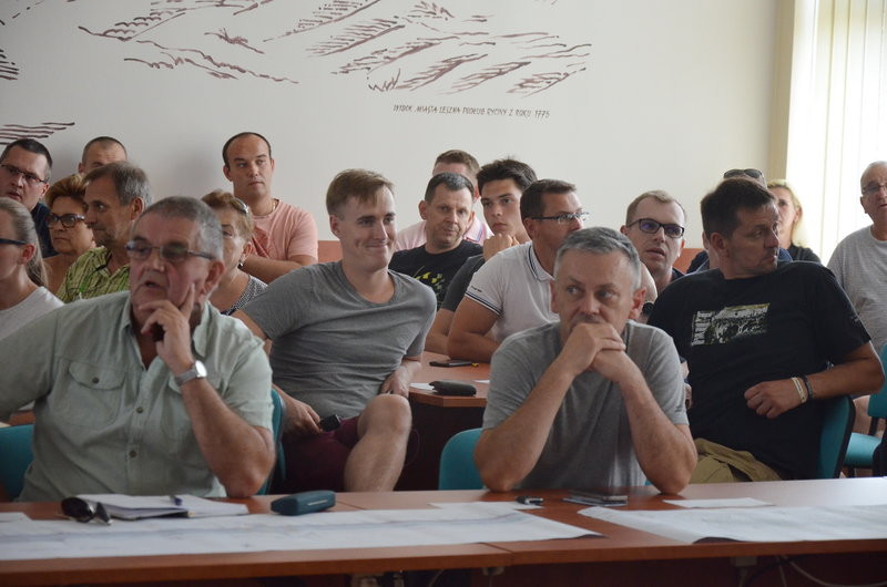 Burzliwe konsultacje w sprawie przebudowy ul. Szybowników  (zdjęcia)