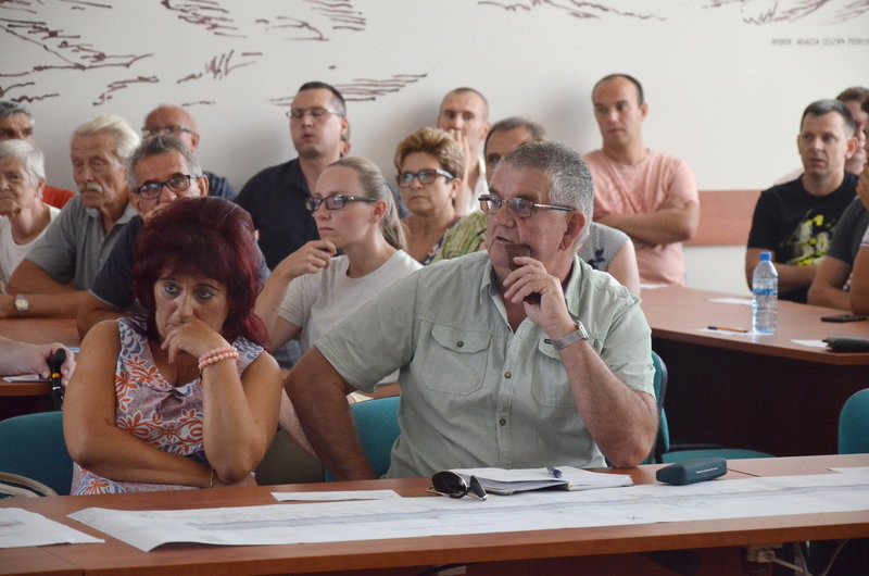 Burzliwe konsultacje w sprawie przebudowy ul. Szybowników  (zdjęcia)