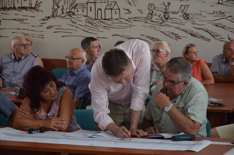 Burzliwe konsultacje w sprawie przebudowy ul. Szybowników  (zdjęcia)