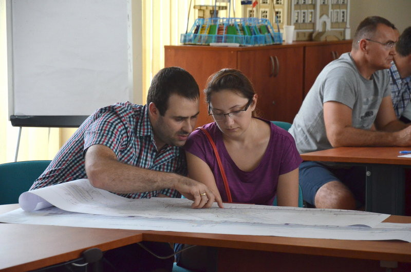 Burzliwe konsultacje w sprawie przebudowy ul. Szybowników  (zdjęcia)