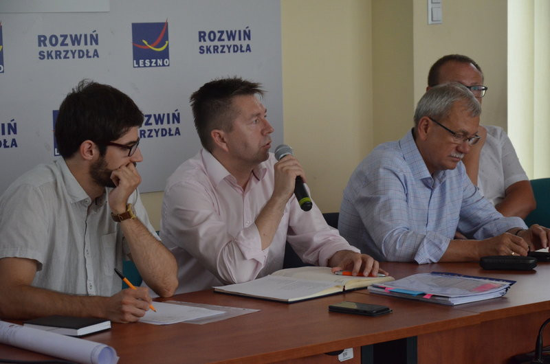 Burzliwe konsultacje w sprawie przebudowy ul. Szybowników  (zdjęcia)