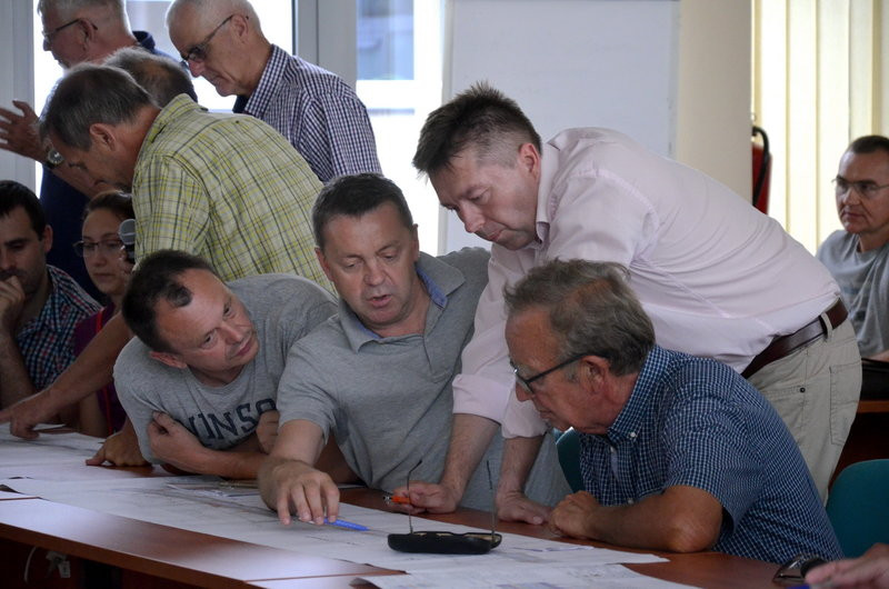 Burzliwe konsultacje w sprawie przebudowy ul. Szybowników  (zdjęcia)