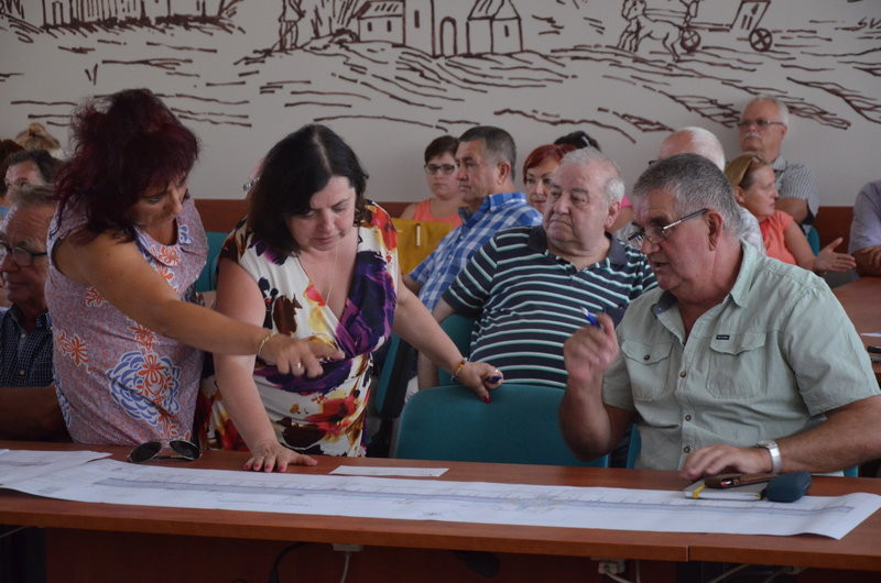 Burzliwe konsultacje w sprawie przebudowy ul. Szybowników  (zdjęcia)