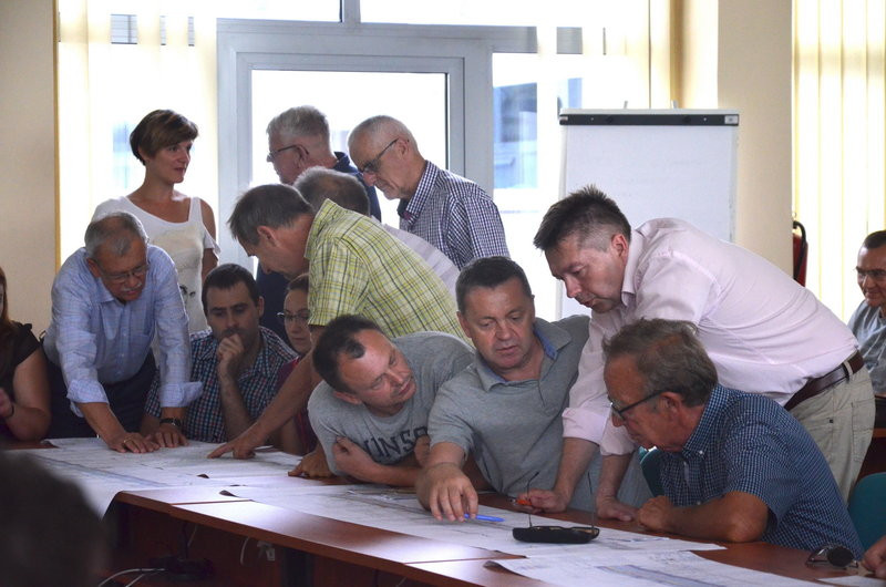 Burzliwe konsultacje w sprawie przebudowy ul. Szybowników  (zdjęcia)