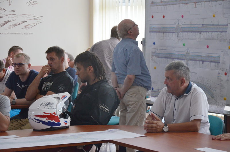 Burzliwe konsultacje w sprawie przebudowy ul. Szybowników  (zdjęcia)