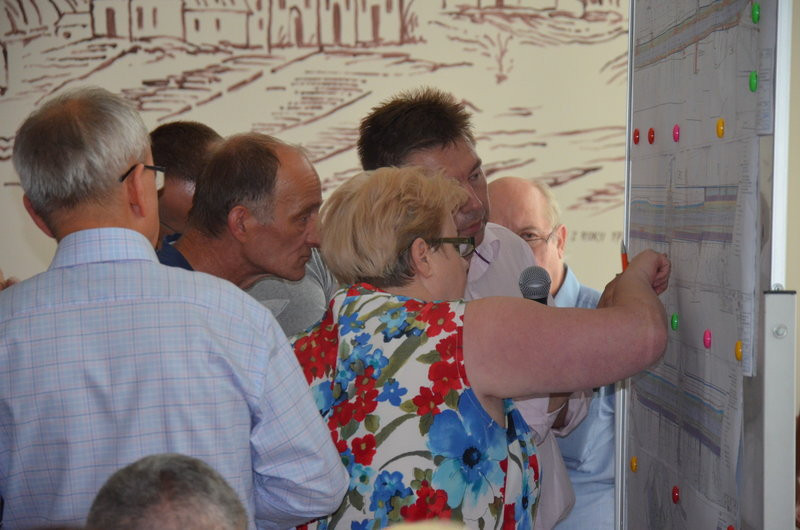 Burzliwe konsultacje w sprawie przebudowy ul. Szybowników  (zdjęcia)