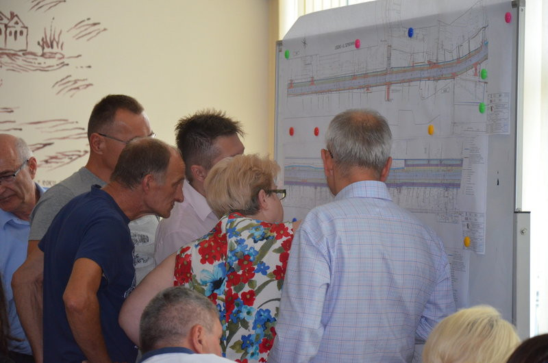 Burzliwe konsultacje w sprawie przebudowy ul. Szybowników  (zdjęcia)