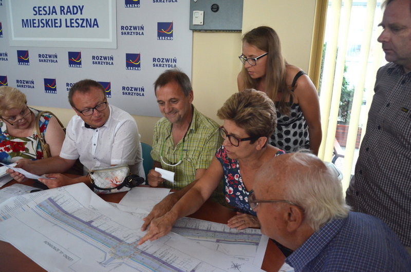 Burzliwe konsultacje w sprawie przebudowy ul. Szybowników  (zdjęcia)