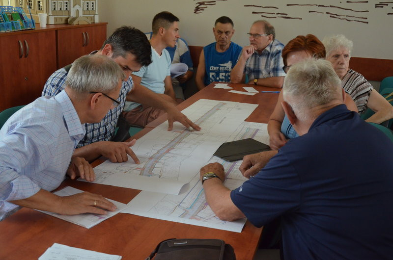 Burzliwe konsultacje w sprawie przebudowy ul. Szybowników  (zdjęcia)