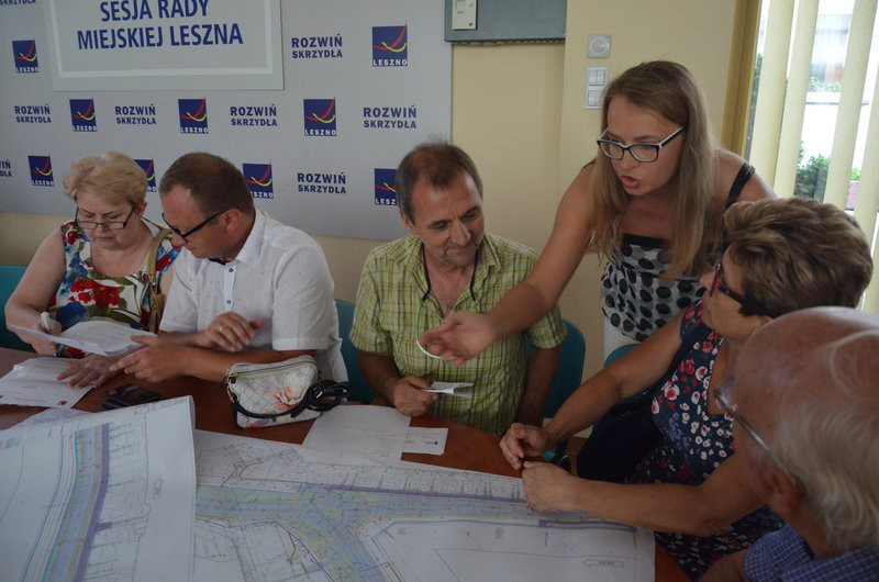 Burzliwe konsultacje w sprawie przebudowy ul. Szybowników  (zdjęcia)