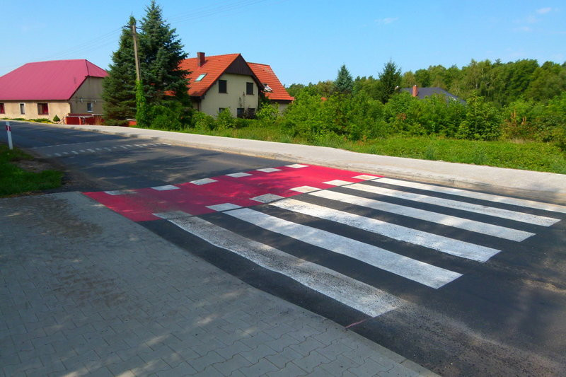 Ścieżki rowerowe w trzech gminach na finiszu (kilka zdjęć)