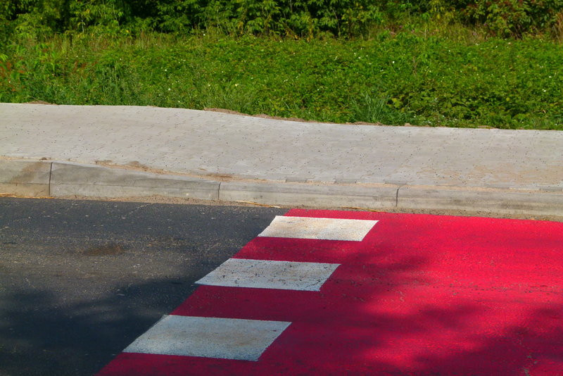 Ścieżki rowerowe w trzech gminach na finiszu (kilka zdjęć)