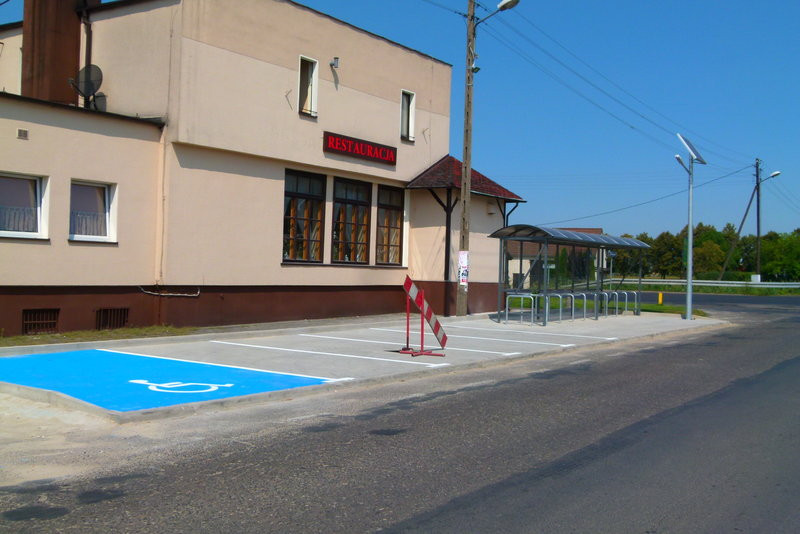 Ścieżki rowerowe w trzech gminach na finiszu (kilka zdjęć)