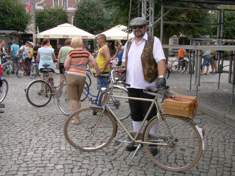 Rajd tylko dla rowerów... pełnoletnich (zdjęcia)