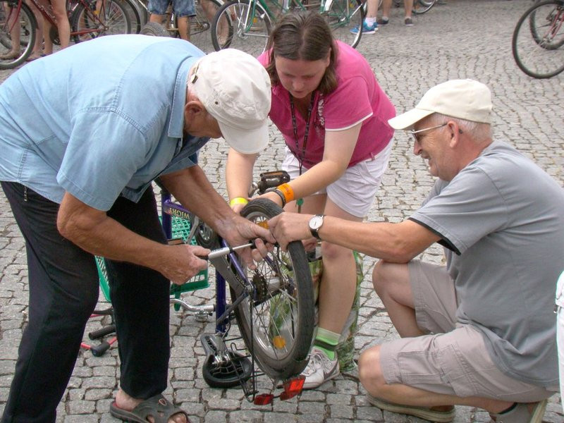 Rajd tylko dla rowerów... pełnoletnich (zdjęcia)