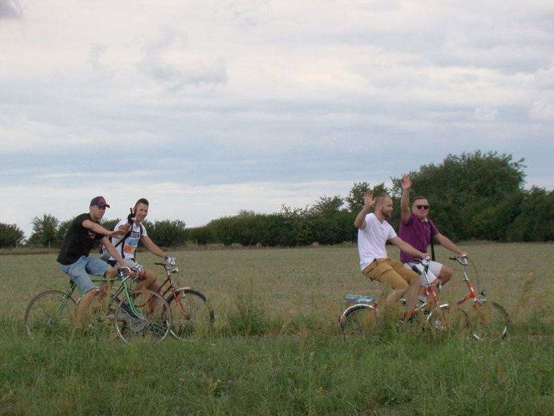Rajd tylko dla rowerów... pełnoletnich (zdjęcia)