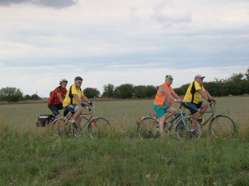Rajd tylko dla rowerów... pełnoletnich (zdjęcia)