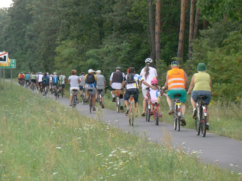 Rajd tylko dla rowerów... pełnoletnich (zdjęcia)