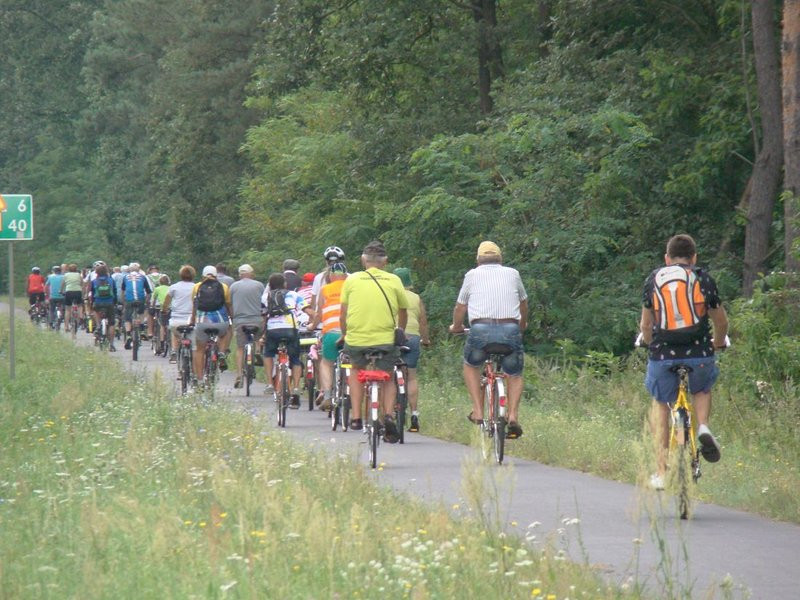 Rajd tylko dla rowerów... pełnoletnich (zdjęcia)
