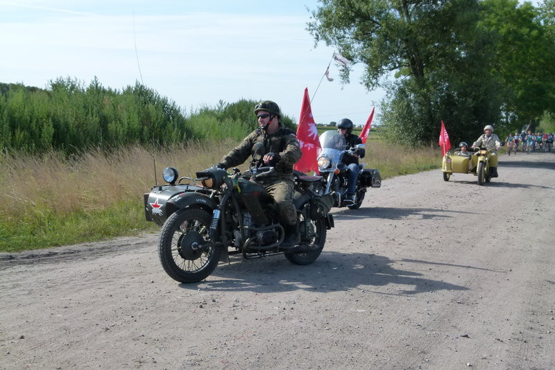 Bitewnym szlakiem na dwóch kółkach (zdjęcia)