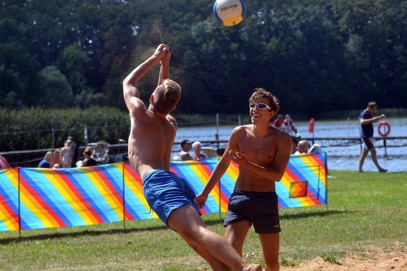 Siatkówka plażowa w Górznie (zdjęcia)