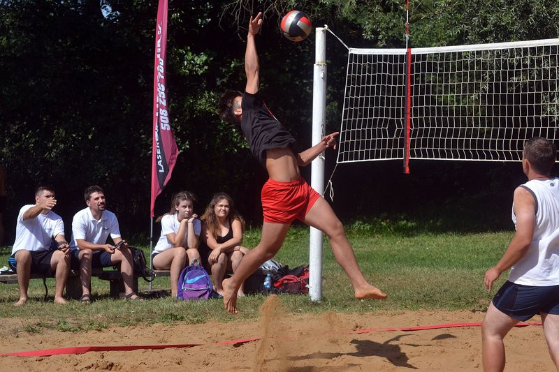 Siatkówka plażowa w Górznie (zdjęcia)