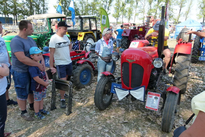 Traktorowy festiwal w Wilkowicach trwa (zdjęcia)