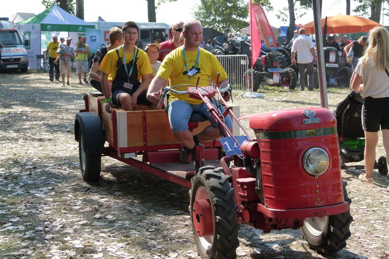 Traktorowy festiwal w Wilkowicach trwa (zdjęcia)