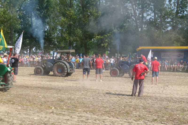 Traktorowy festiwal w Wilkowicach trwa (zdjęcia)