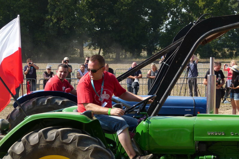 Traktorowy festiwal w Wilkowicach trwa (zdjęcia)