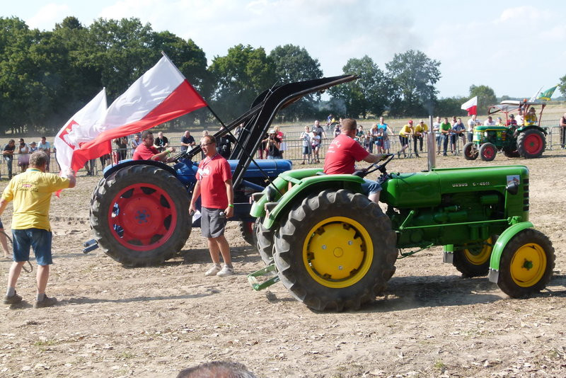 Traktorowy festiwal w Wilkowicach trwa (zdjęcia)