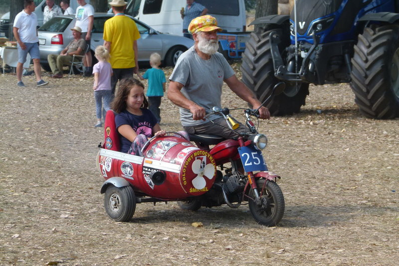 Traktorowy festiwal w Wilkowicach trwa (zdjęcia)