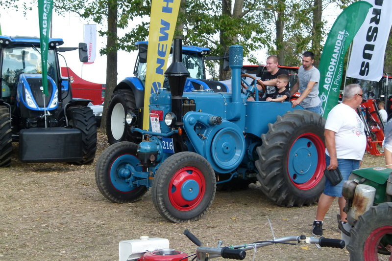 Traktorowy festiwal w Wilkowicach trwa (zdjęcia)