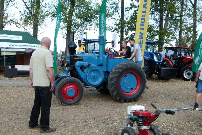 Traktorowy festiwal w Wilkowicach trwa (zdjęcia)