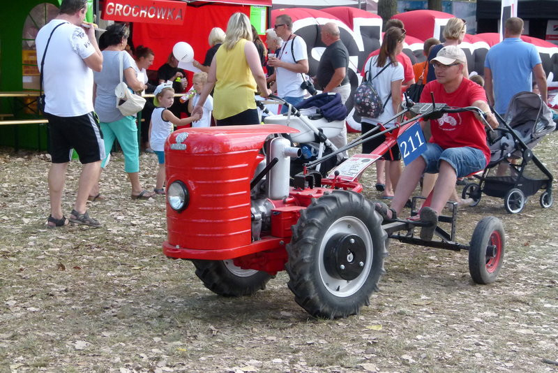 Traktorowy festiwal w Wilkowicach trwa (zdjęcia)