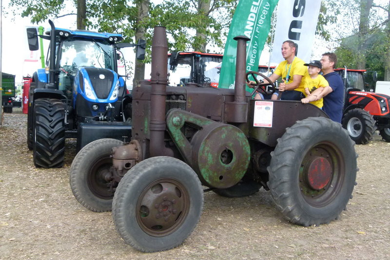 Traktorowy festiwal w Wilkowicach trwa (zdjęcia)