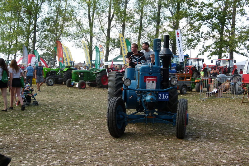 Traktorowy festiwal w Wilkowicach trwa (zdjęcia)