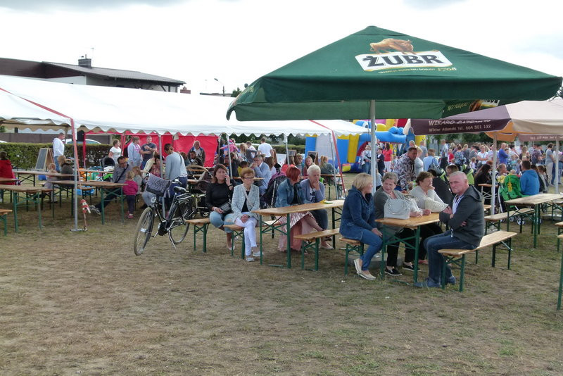 Paszkowiakowie na biało-czerwonych rowerach (zdjęcia)
