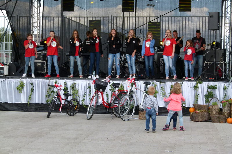 Paszkowiakowie na biało-czerwonych rowerach (zdjęcia)