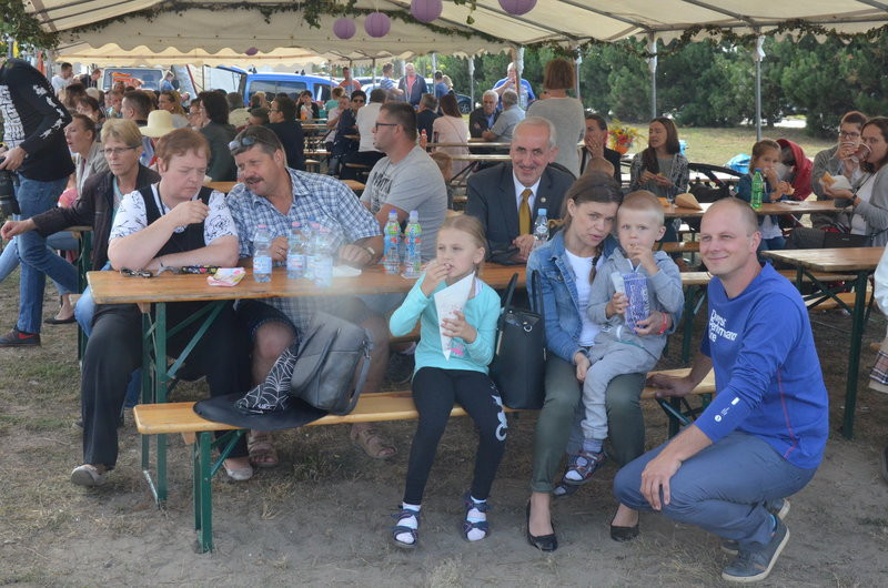 Paszkowiakowie na biało-czerwonych rowerach (zdjęcia)