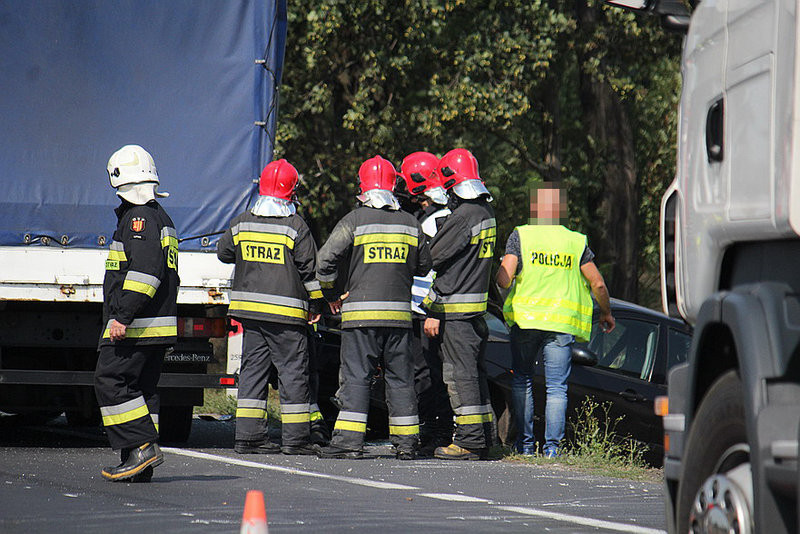 Ciężarówką w auto z 5-osobową rodziną (zdjęcia!!!)