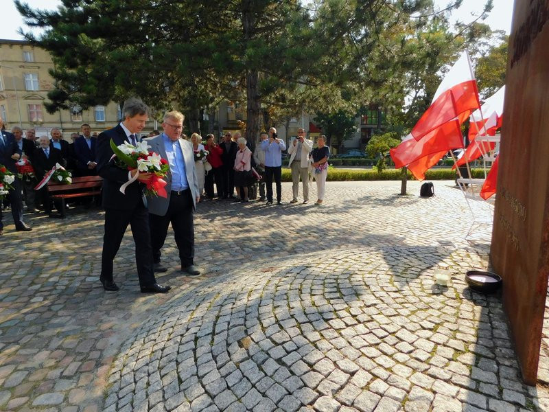 Oddali hołd ludziom Solidarności (zdjęcia)