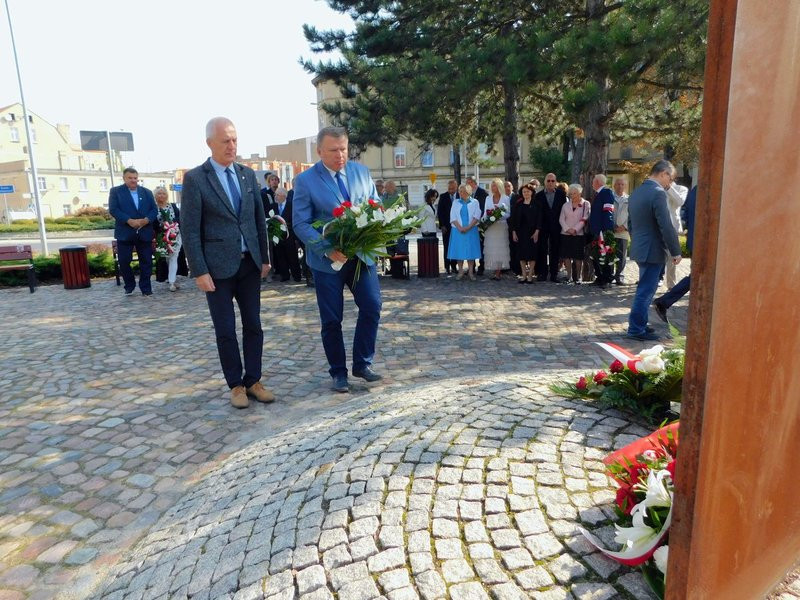 Oddali hołd ludziom Solidarności (zdjęcia)