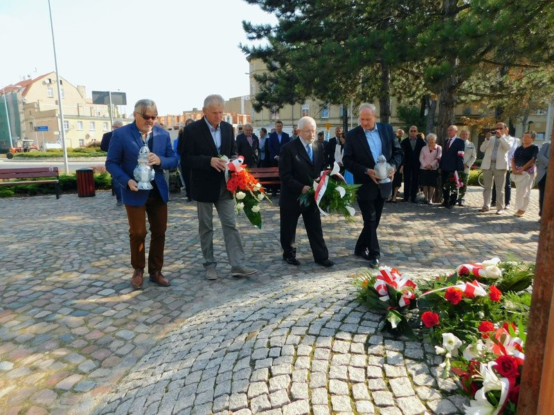 Oddali hołd ludziom Solidarności (zdjęcia)