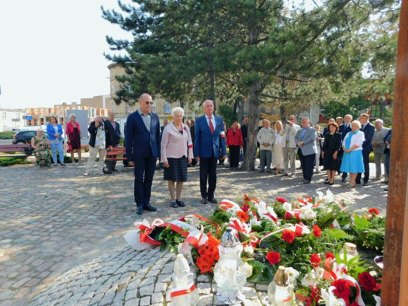 Oddali hołd ludziom Solidarności (zdjęcia)