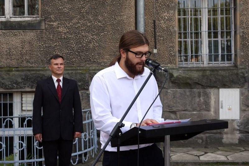 Rozpoczęcie roku szkolnego z przecięciem wstęgi (zdjęcia)