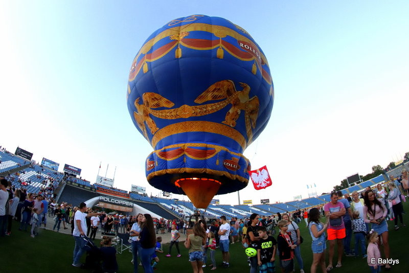 Balony na stadionie (zdjęcia)