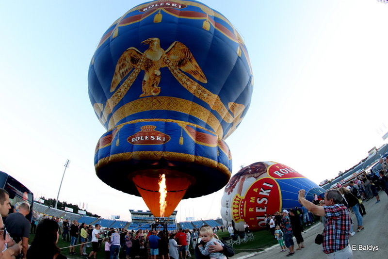 Balony na stadionie (zdjęcia)